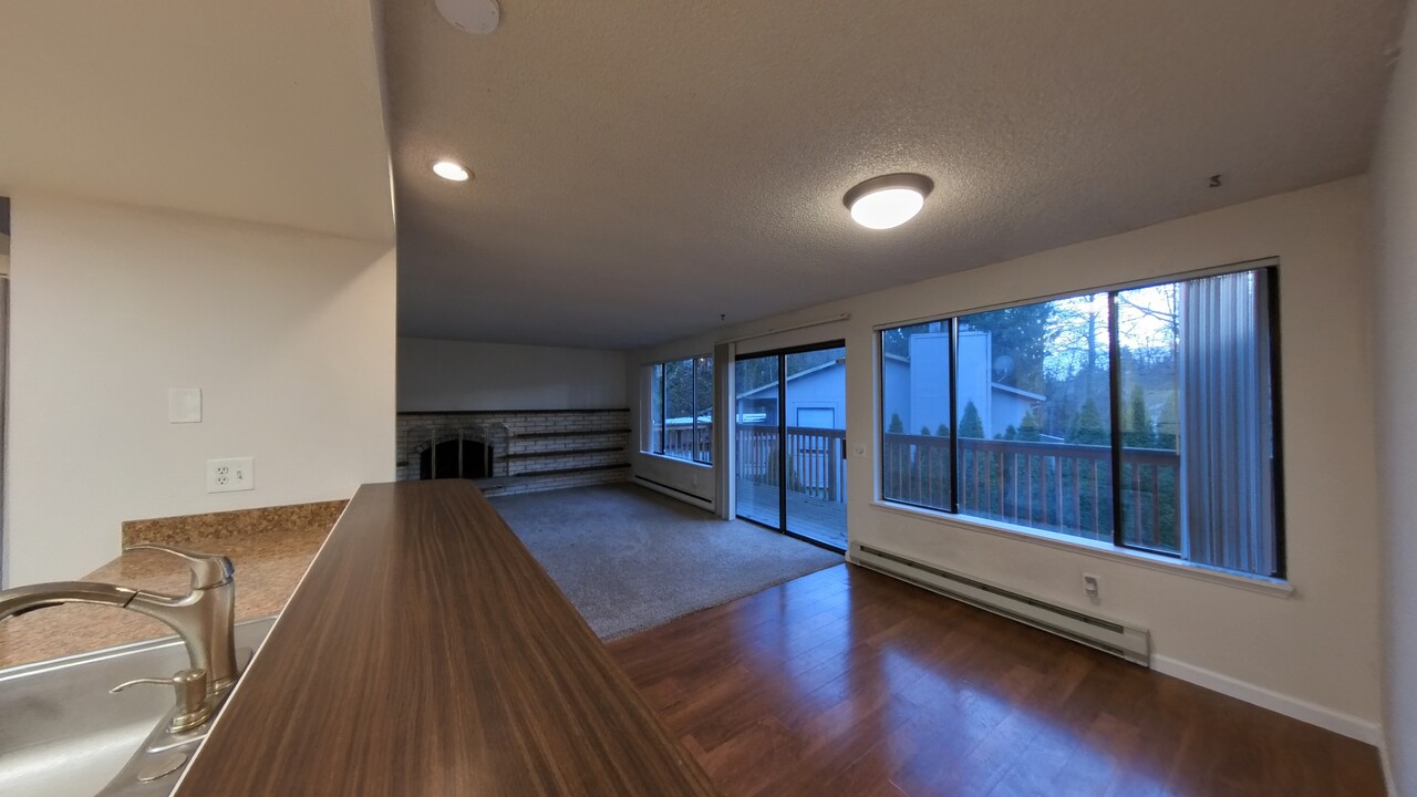 6125 NE 193rd Place, Unit 6125 in Kenmore, WA - Building Photo