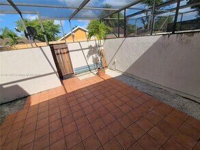 13390 SW 91st Terrace in Miami, FL - Foto de edificio - Building Photo