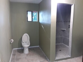 6301 Well Spring Rd, Unit 1 in McAllen, TX - Foto de edificio - Building Photo