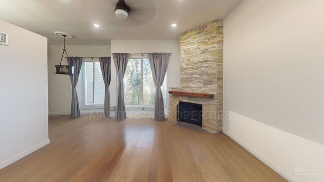 808 Wesleyan Bay in Costa Mesa, CA - Building Photo - Building Photo