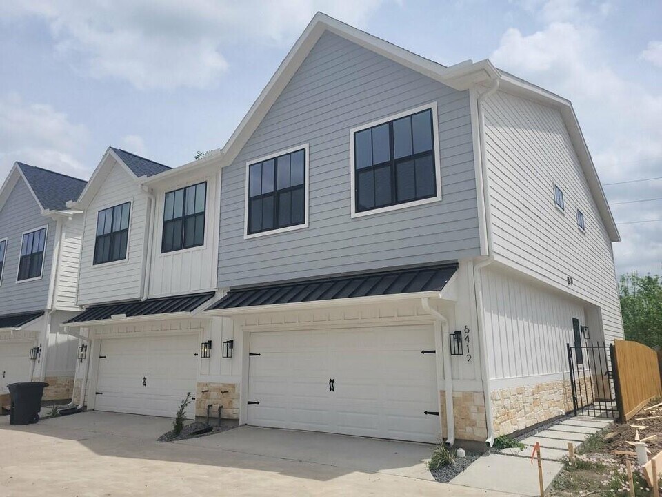 6412 Highland Pine Ln in Houston, TX - Building Photo