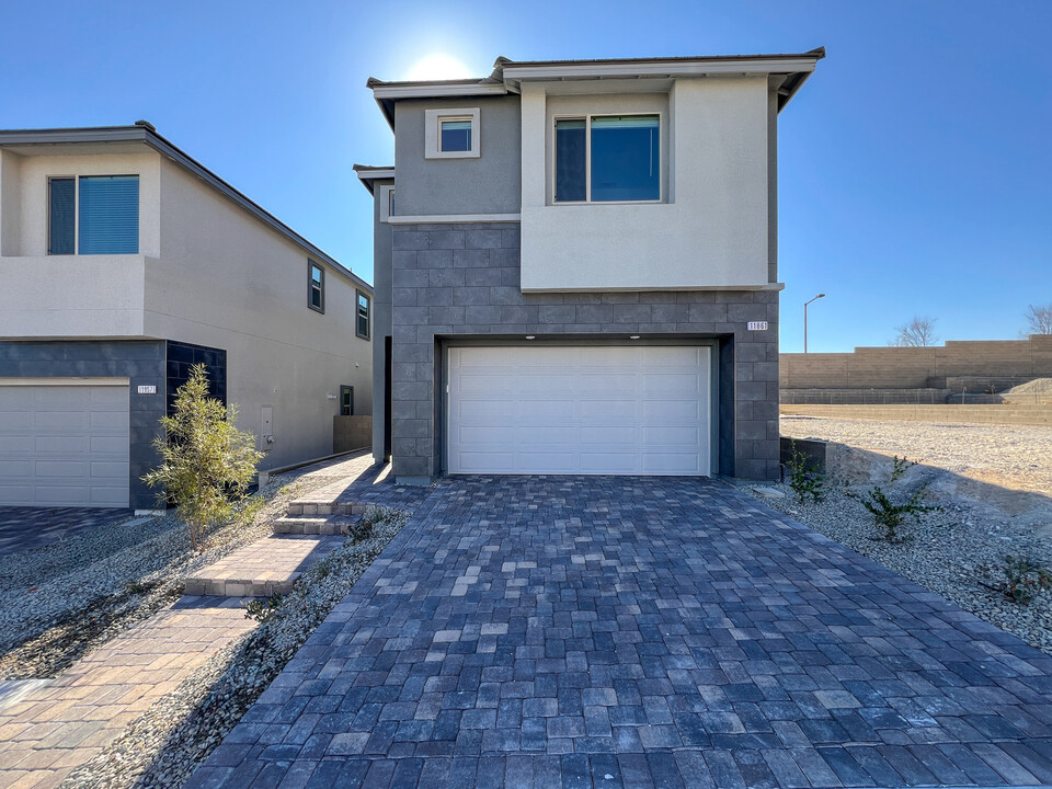 11861 Pied Harrier Ave in Las Vegas, NV - Building Photo