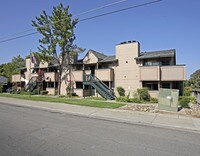 Building Photo - College Glen Apartamentos in Sacramento, California