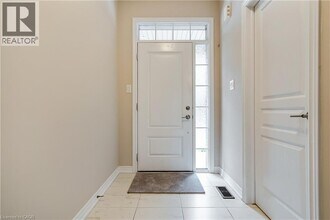 27 Waterview Ln in Grimsby, ON - Building Photo - Building Photo