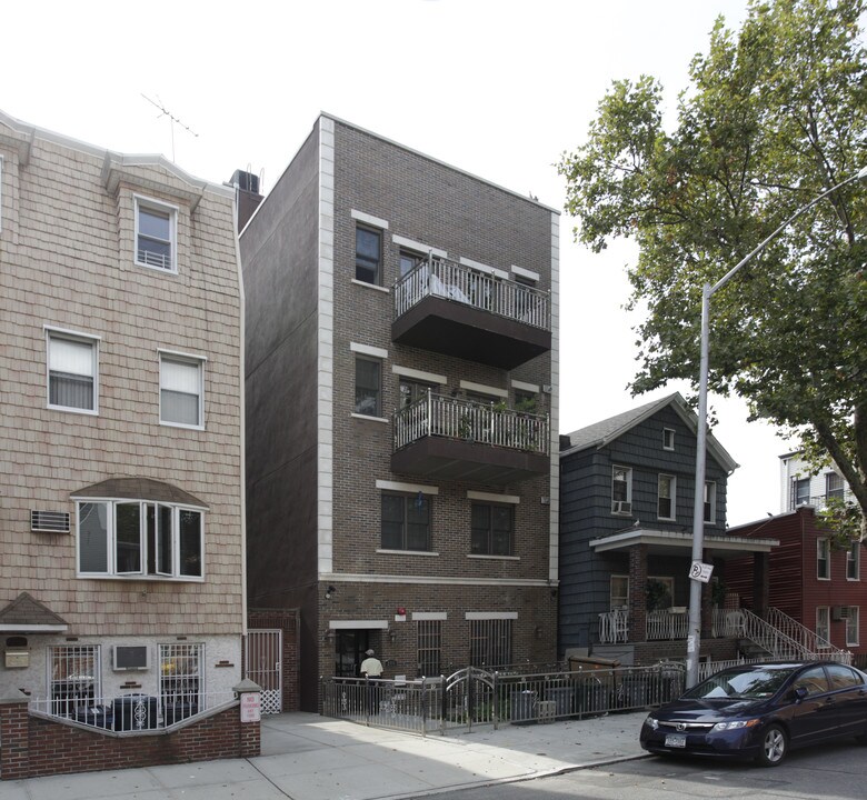 226 Ainslie St in Brooklyn, NY - Building Photo