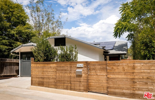 3948 Glenalbyn Dr in Los Angeles, CA - Building Photo - Building Photo