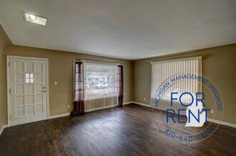 713 St Clair St in Flint, MI - Foto de edificio - Building Photo