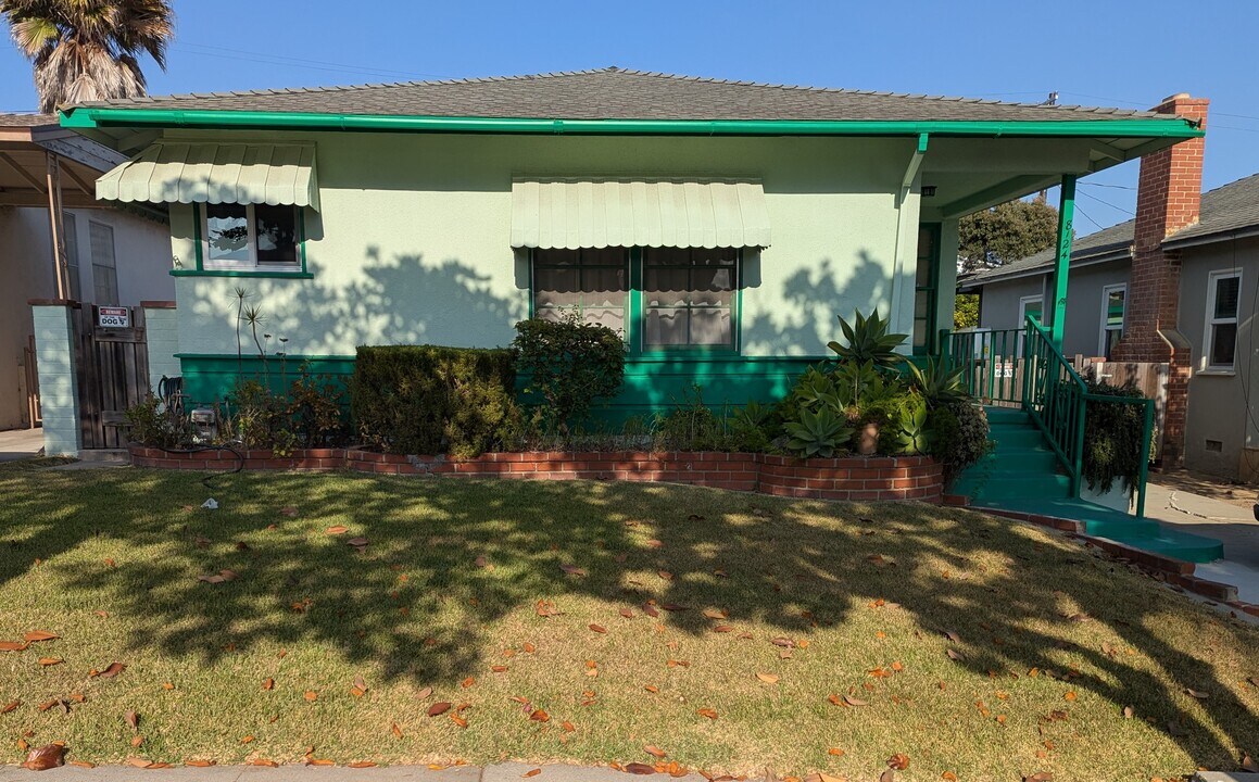 8124 Gonzaga Ave in Los Angeles, CA - Foto de edificio