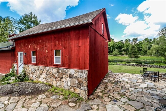 72 New Milford Turnpike in Washington, CT - Building Photo - Building Photo