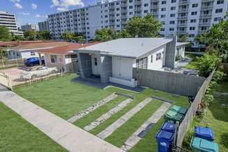 1236 NE 109th St in Miami, FL - Foto de edificio - Building Photo