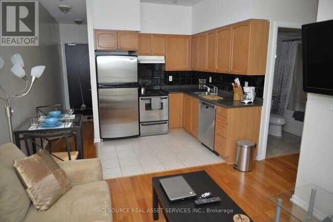 231 Fort York Blvd in Toronto, ON - Building Photo - Building Photo