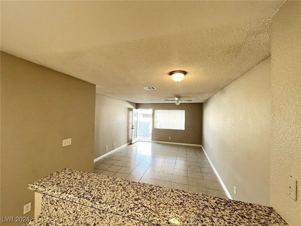 2120 Bavington Dr in Las Vegas, NV - Building Photo