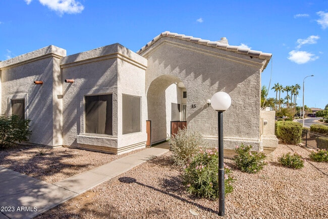 2100 W Lemon Tree Pl in Chandler, AZ - Foto de edificio - Building Photo