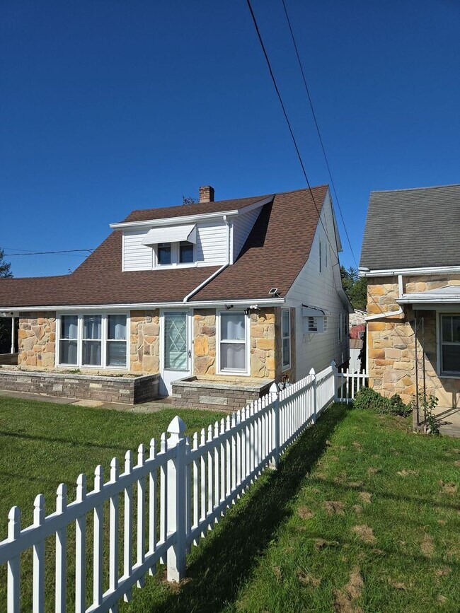 449 Stouffer Ave in Chambersburg, PA - Building Photo - Building Photo