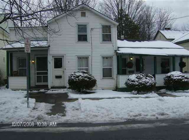 138 Clinton St in Saratoga Springs, NY - Foto de edificio - Building Photo