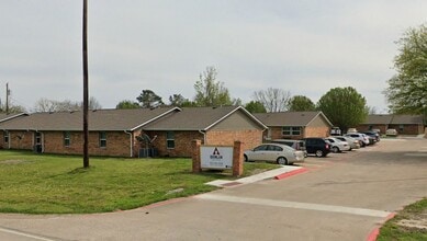 801 W Main St in Quinlan, TX - Building Photo - Building Photo