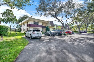 3200 N Course Ln in Pompano Beach, FL - Building Photo - Building Photo