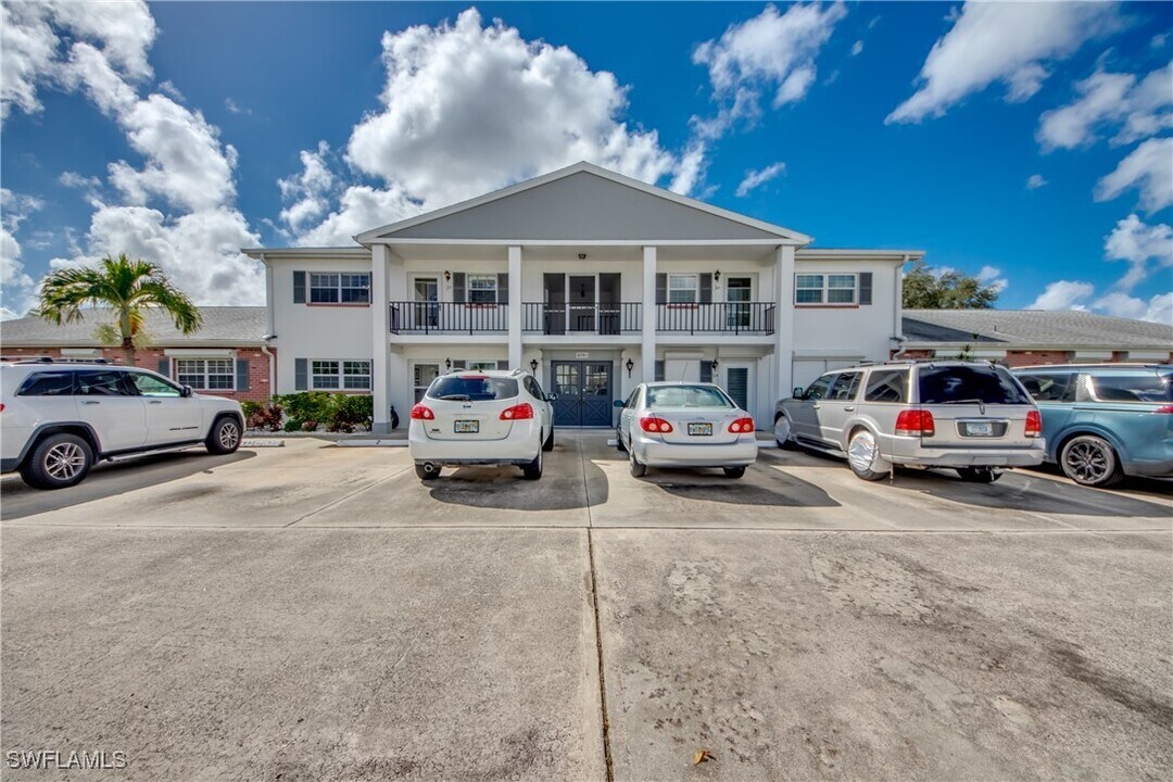 8741 Lueck Ln in Ft. Myers, FL - Building Photo