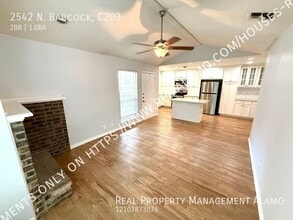 2542 Babcock Rd in San Antonio, TX - Building Photo - Building Photo