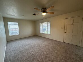 1404-1404 1/2 Stockton Ave in Modesto, CA - Building Photo - Building Photo