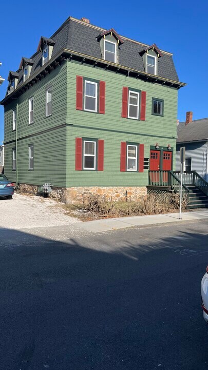 44 E Bowery St, Unit 2 in Newport, RI - Building Photo