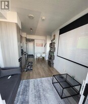 7895 Jane St in Vaughan, ON - Building Photo