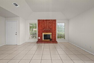 16614 Red Gully Dr in Sugar Land, TX - Building Photo - Building Photo