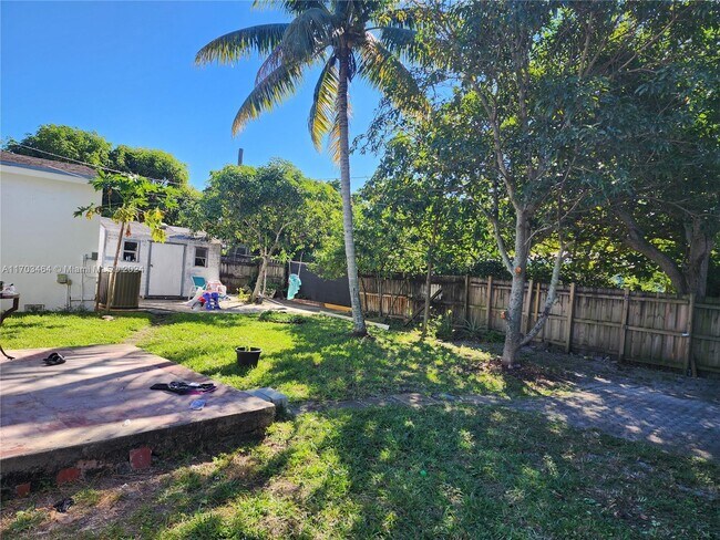940 NE 147th St-Unit -1 in Miami, FL - Foto de edificio - Building Photo