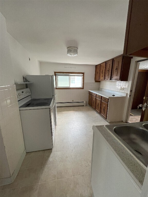 317 Squires Ave-Unit -2 in Endicott, NY - Foto de edificio - Building Photo