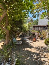 1845 Junipero Ave, Unit Front House in Signal Hill, CA - Foto de edificio - Building Photo