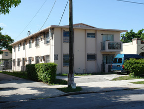 1350 SW 5th St in Miami, FL - Building Photo - Building Photo