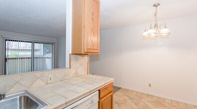 155 Pearl St in Oakland, CA - Building Photo - Building Photo