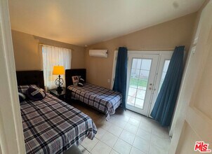 12340 Moorpark St in Los Angeles, CA - Building Photo - Building Photo