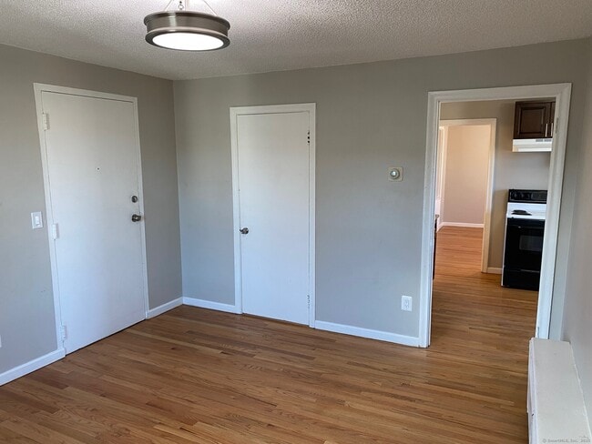 1 Divinity St in Bristol, CT - Building Photo - Building Photo