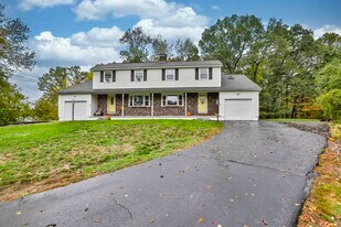 14 Clare Ln in Salem, NH - Building Photo