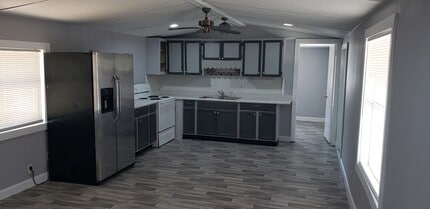 17038 Meridian Blvd in Hudson, FL - Building Photo - Building Photo