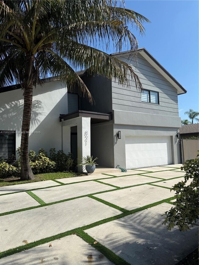 821 NE 205th St in Miami, FL - Building Photo - Building Photo