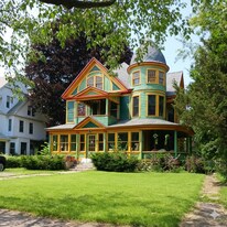 52 Fairfield Ave in Holyoke, MA - Building Photo