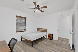 404 Nottingham Dr in Irving, TX - Building Photo - Building Photo