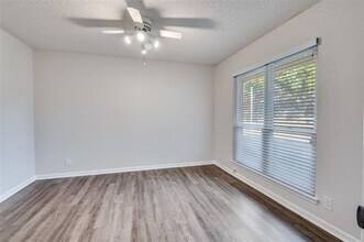 1902 Green Meadow Ct in Arlington, TX - Building Photo - Building Photo