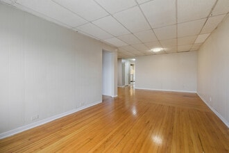 117 W 1st St in Elmhurst, IL - Foto de edificio - Building Photo