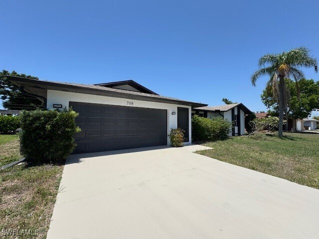 708 SE 11th Pl in Cape Coral, FL - Building Photo - Building Photo