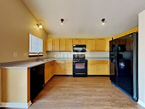 13373 Mariposa Ct in Westminster, CO - Foto de edificio - Building Photo