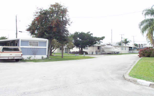 Tradewinds Mobile Estates in Cocoa, FL - Foto de edificio - Building Photo