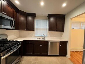 42 Sintsink Dr E in Port Washington, NY - Building Photo - Building Photo