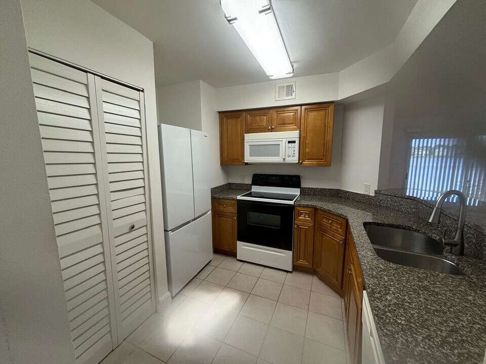 3473 NW 44th St in Lauderdale Lakes, FL - Building Photo