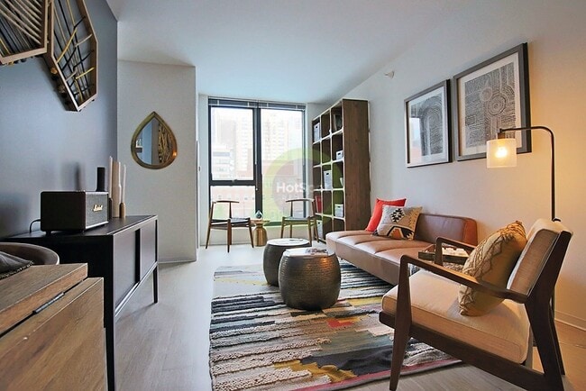 141 W Superior St