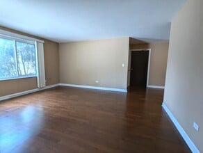 6174 Knoll Ln Ct in Willowbrook, IL - Building Photo - Building Photo