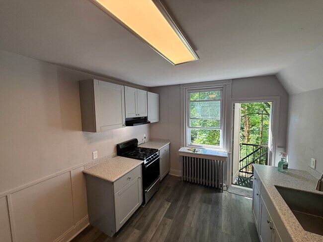 20 W Stratford Ave, Unit 3rd