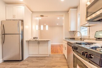 28 Hunnewell Ave in Boston, MA - Foto de edificio - Building Photo